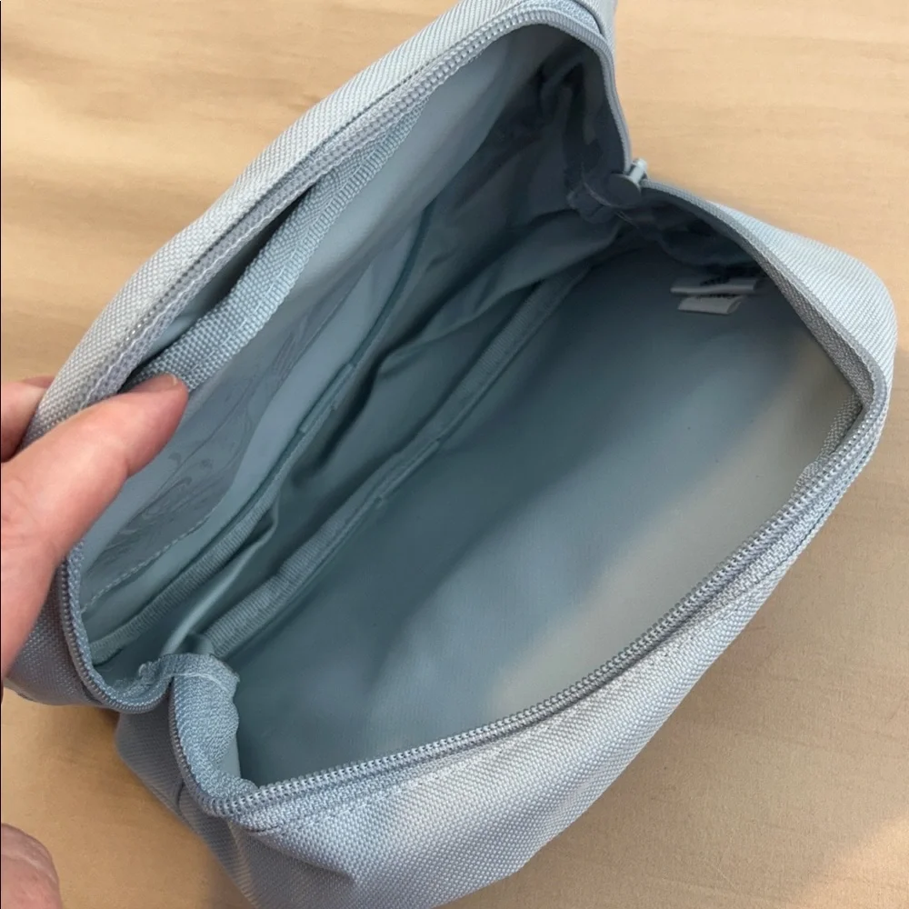 Unisex Adidas Small Toiletry Makeup Bag NWOT